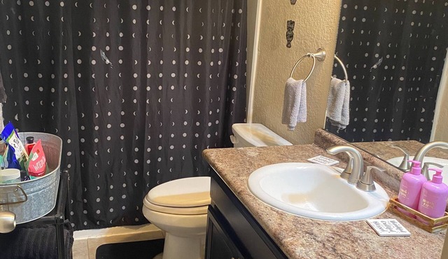 Spacious 5-bedroom house in beautiful Seguin with AC and gym