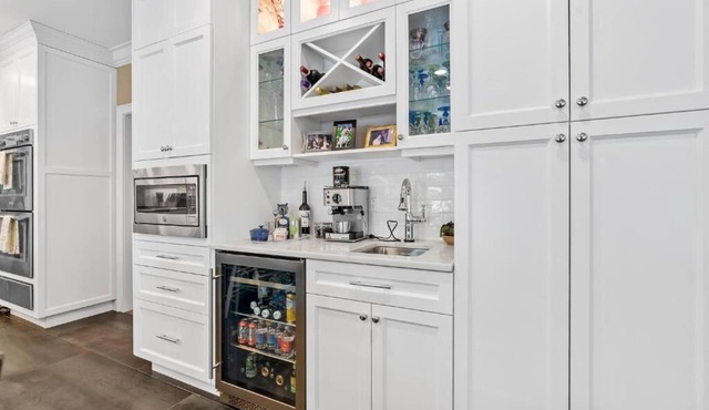 Spacious 5-bedroom house 8 miles to Gillette Stadium