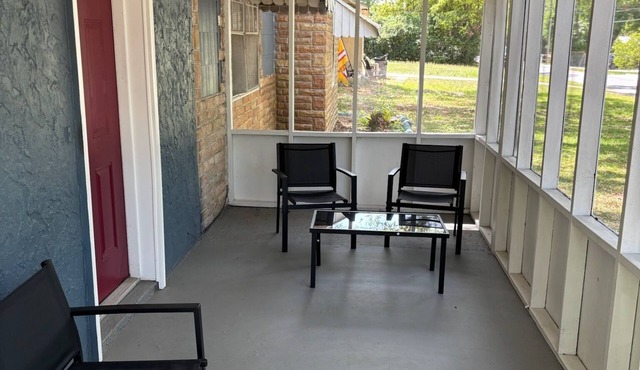 Spacious 5-bedroom house with WiFi, AC in enjoyable Tampa