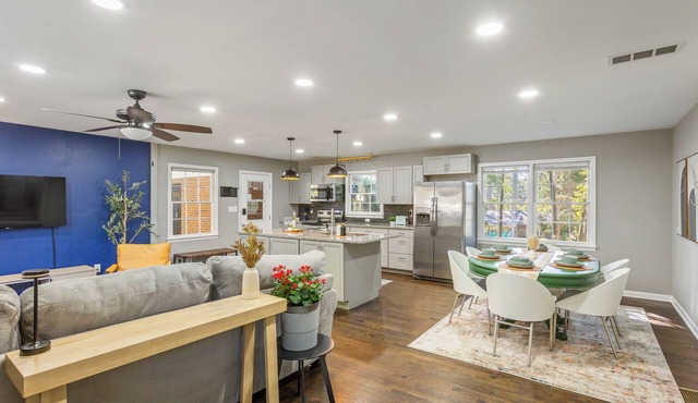 Spacious 5-bedroom House minutes from Downtown Tucker