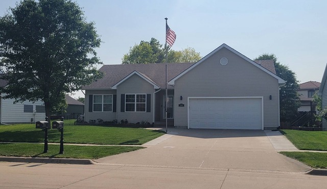 Spacious 5-bedroom house close to everything in Waukee, IA