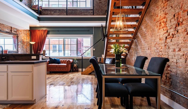 Spacious 5-bedroom in charming downtown New Albany, 15min to airport/Churchill