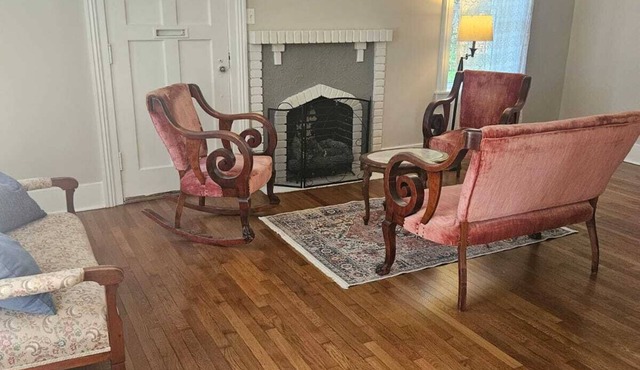 Spacious 5-bedroom Italian Villa from 1875 with modern amenities.