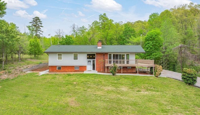 Spacious 5-bedroom Lake House in Kingston TN