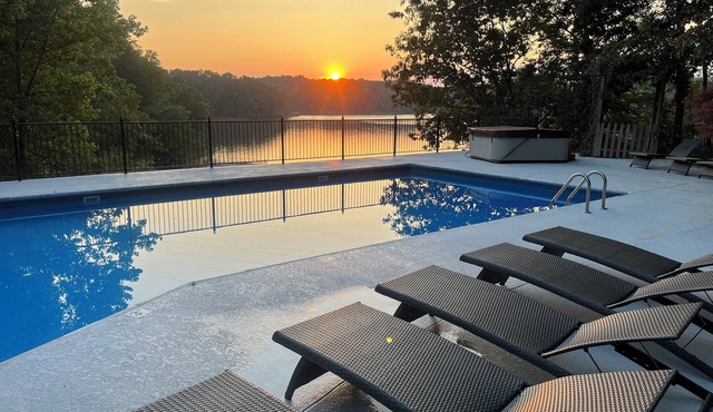 Spacious 5-bedroom Lake House oasis in charming Lula