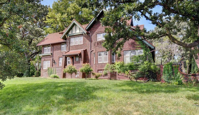 Spacious 5-bedroom luxury home in Downtown/Midtown Omaha, Nebraska