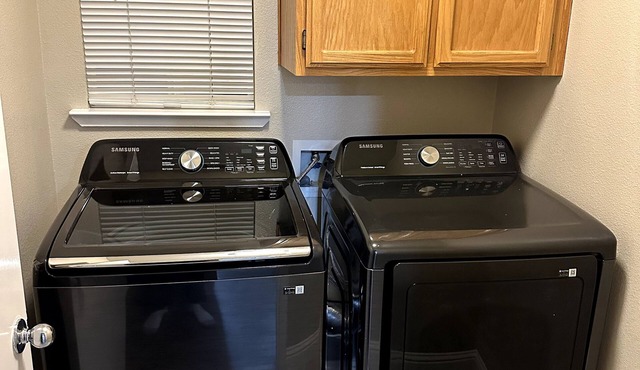 Spacious 5-bedroom Modern Home Yuba City with massive backyard, newly remodeled