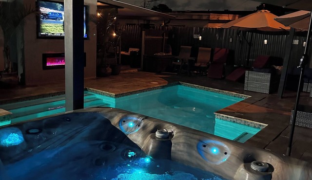 Spacious 5-bedroom pool villa in Miami with sauna 3 jacuzzis and fitness room