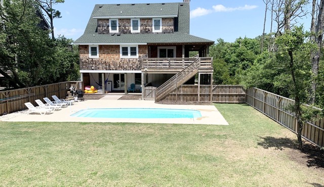 SPACIOUS 5 BEDROOM, PRIVATE HEATED POOL WITH SPACIOUS YARD, SHORT WALK TO BEACH!