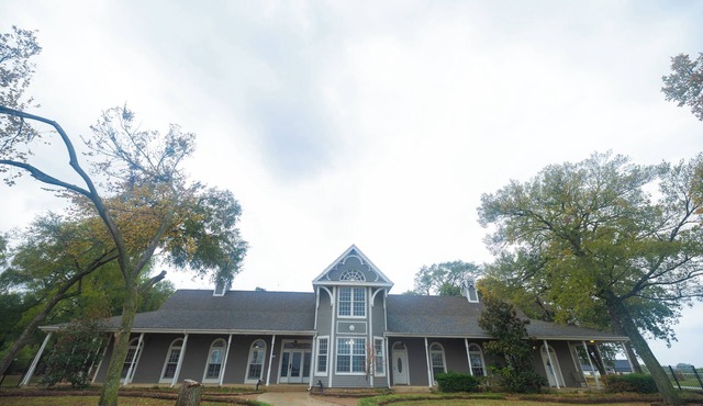 Spacious 5-bedroom Ranch house in Aubrey with WiFi and AC