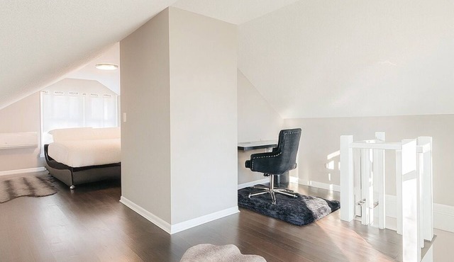 Spacious 5-Bedroom Retreat Just 2 Blocks from Downtown Crosby