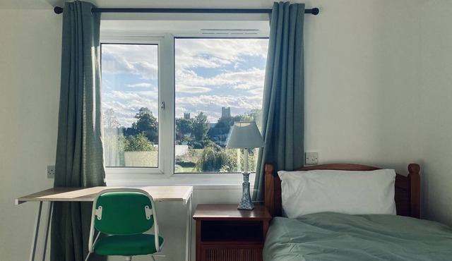 Spacious 5 bedroom Retreat in Ely City Centre