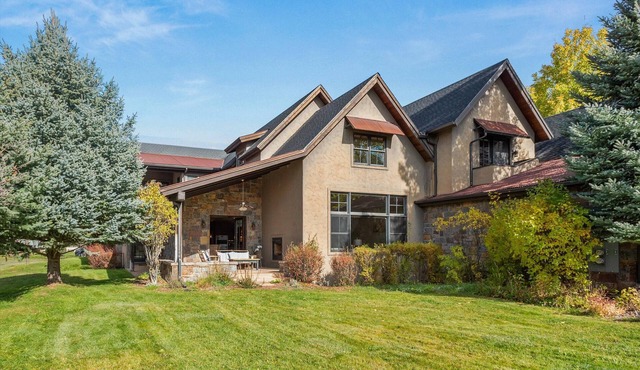 Spacious 5-bedroom townhome in peaceful Carbondale with AC