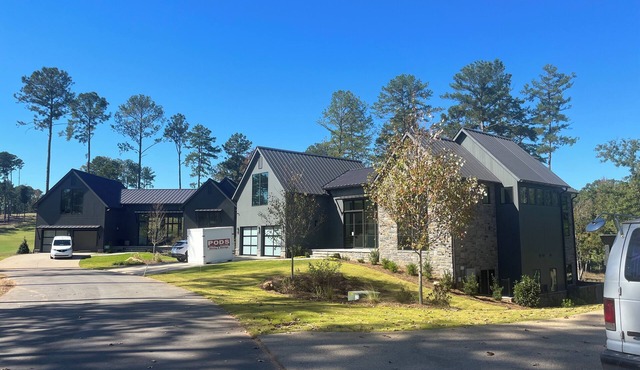 Spacious 5-bedroom townhome in charming Greensboro with AC