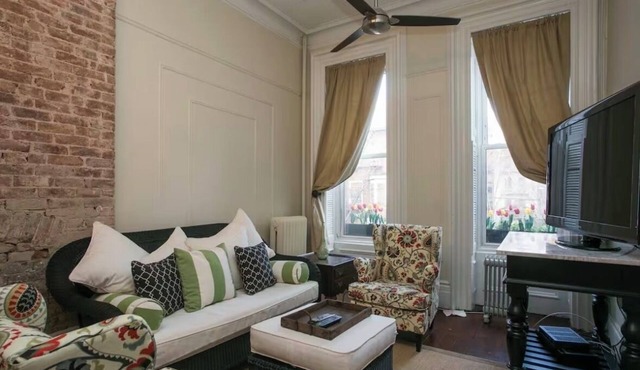 Spacious 5-bedroom townhome in fantastic New York City