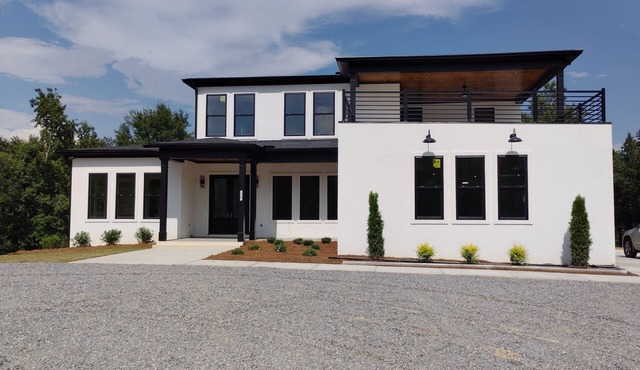 Spacious 5-bedroom house in awesome Beech Island SC with AC and fitness room