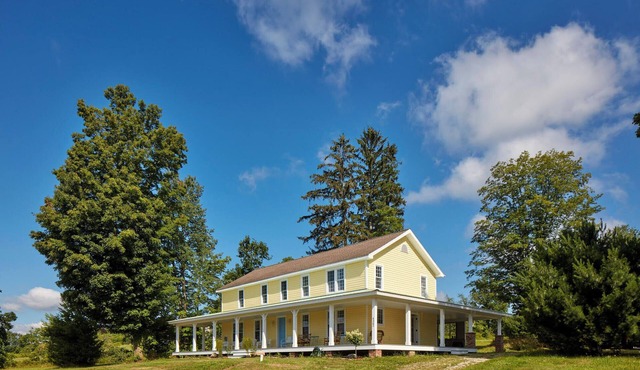 Spacious 5-bedroom house with AC, WiFi in charming Bemus Point