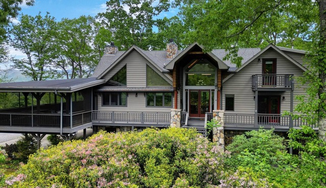 Spacious 5-bedroom estate in charming Blairsville with fast WiFi & EV charging