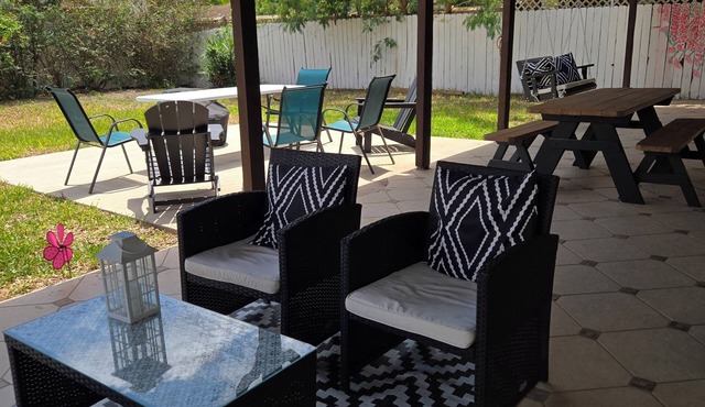 Spacious 5-bedroom/3 Bath house in pleasant Brownsville.