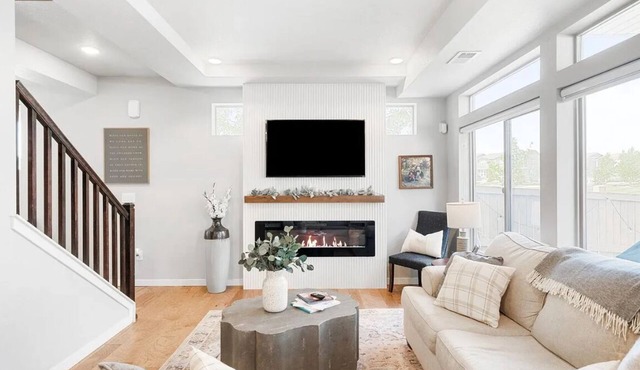 Spacious 5-bedroom house in charming Castle Rock with AC, WiFi, fitness area