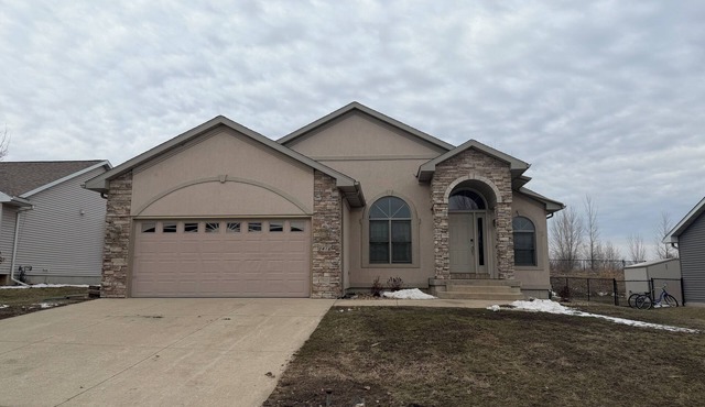 Spacious 5-bedroom house in peaceful Cedar Falls with newly finished basement