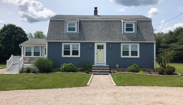 Spacious 5-bedroom house in wonderful Charlestown with AC & beach pass
