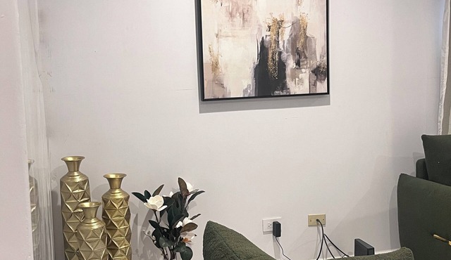 Spacious 5-bedroom house in nice Des Plaines with AC, WiFi