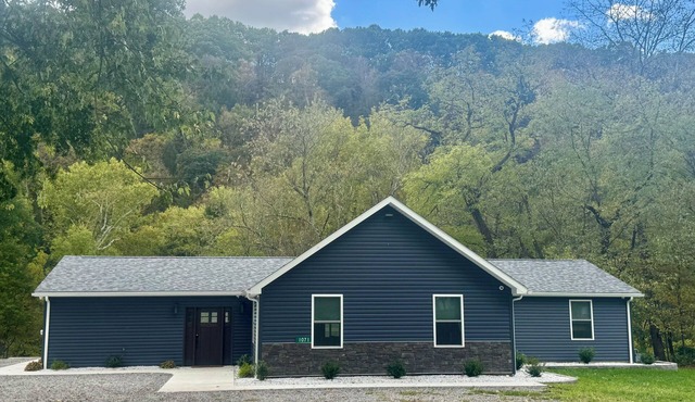 Spacious 5-bedroom house in lovely Ellwood City
