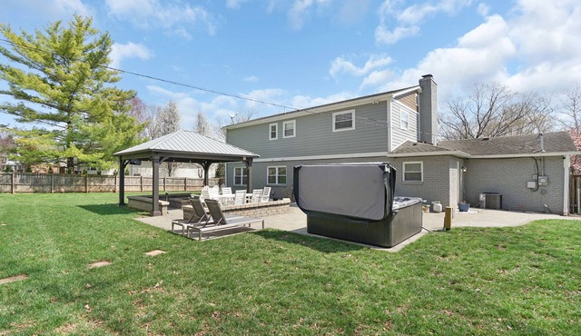 Spacious 5-bedroom house in delightful Indianapolis wit hot tub and gameroom!