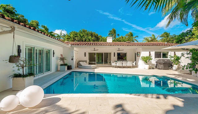 Spacious 5-bedroom house with beautiful backyard with pool in Key Biscayne
