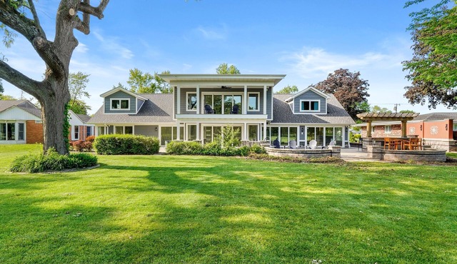 Spacious 5-Bedroom Golf Course Home Perfect for Getaways & Special Occasions