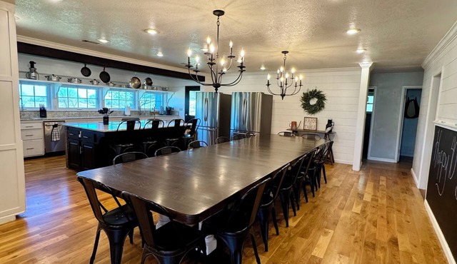 Spacious 5-bedroom farmhouse, Horse Drawn Wagon Rides, Fishing,Game Room