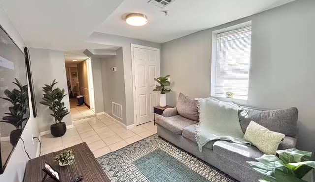 Spacious 5-bedroom apartment with AC, WiFi in superb North Bergen