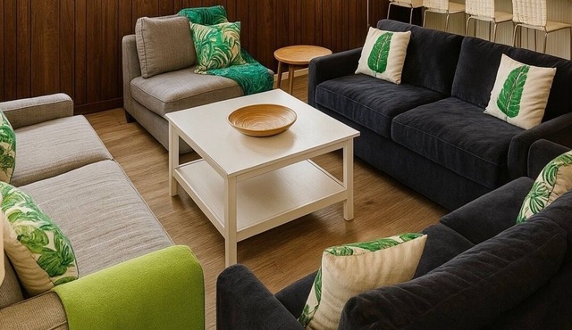 Spacious 5-bedroom house, sleeps 11 with AC, WiFi in adorable Ocean Bay Park