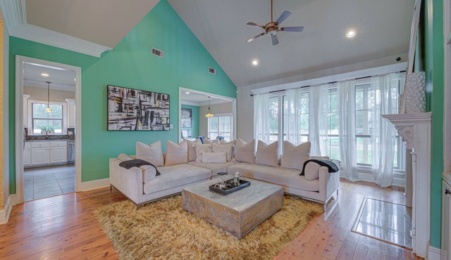 Spacious 5-bedroom house with WiFi, Fireplace in superb Prairieville
