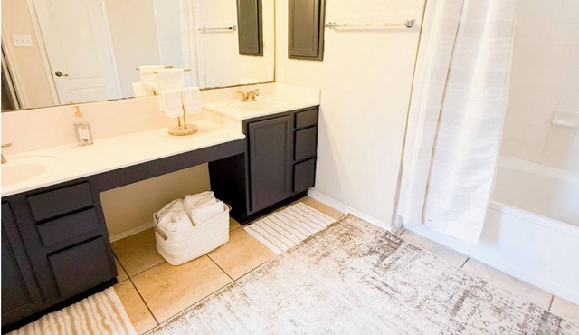 Spacious 5-bedroom house with 2 king size beds in the best area of San Antonio
