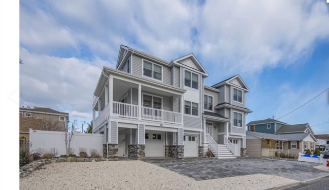 Spacious 5-bedroom house with in ground pool/hot tub in fabulous Ship Bottom