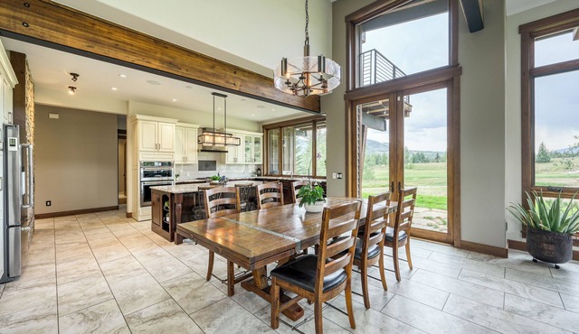 Spacious 5-Bedroom Luxury Family Home in Beautiful Silverthorne.