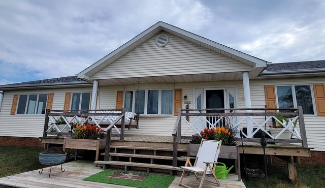 Spacious 5-bedroom house with WiFi, AC and private dock on charming Smith Island
