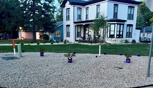 Spacious 5-bedroom house in awesome Spirit Lake with WiFi, AC