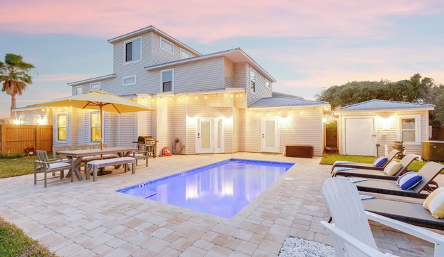 Spacious 5-bedroom house in charming St. Augustine with WiFi, AC