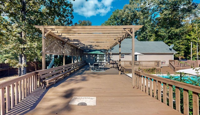 Spacious 5 bedroom retreat with seasonal pool and hot tub on 5 acres