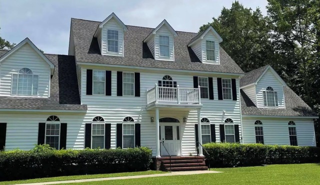 Spacious 5-bedroom house with AC and WiFi in charming Williamsburg