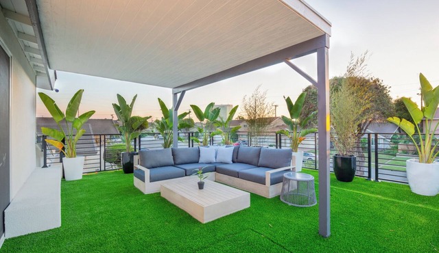 Spacious 5-bedroom villa in fabulous Hungtinton Beach near Disney and SoCal Gems