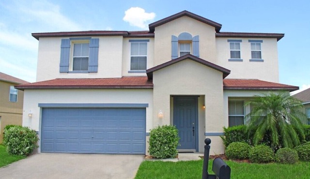 Spacious 5 Bedroom Villa With Conservation View