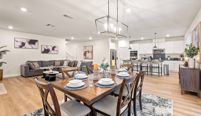 Spacious 5-bedroom villa in excellent Ontario with AC NEAR AIRPORT 9 BEDS