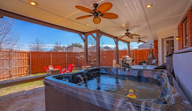 Spacious 5 bedroom w/Game Room, Office and Covered Patio