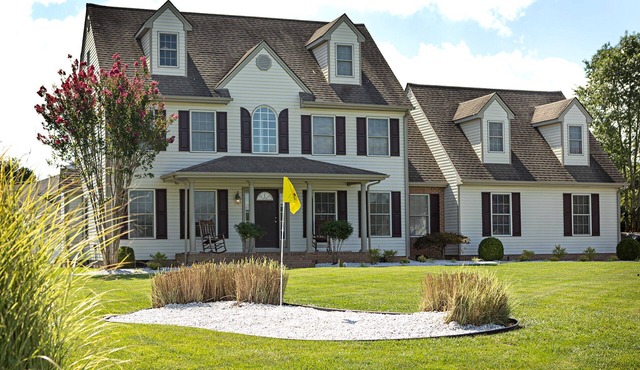 Spacious 5 bedroom w game room, theatre, and sauna