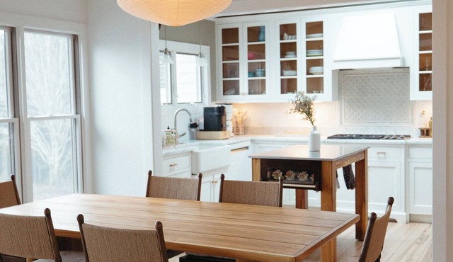 Spacious 5-bedroom Waterfront House on Beautiful Montauk Lake - Newly renovated