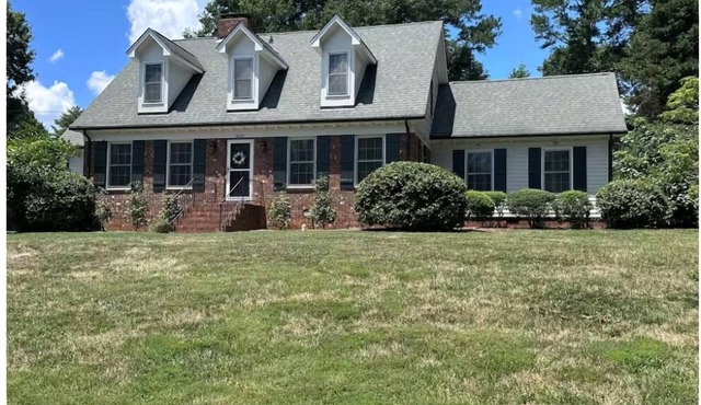 Spacious 5-beds/2Baths Luxury Guest House in Gastonia.